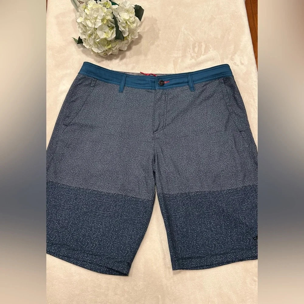 O’Neill Hybrid Lightweight Blue Stripe Shorts, Size 36